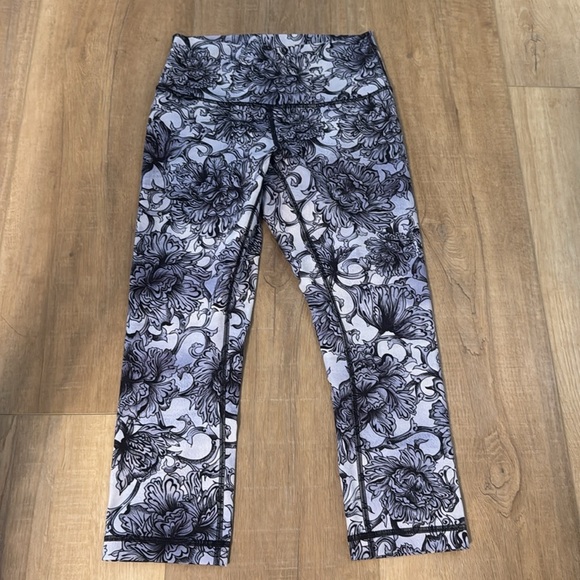 Lululemon Wunder Under Crop (Hi-Rise) Luxtreme Hanakotoba Starlight Multi size 6 - Picture 4 of 7